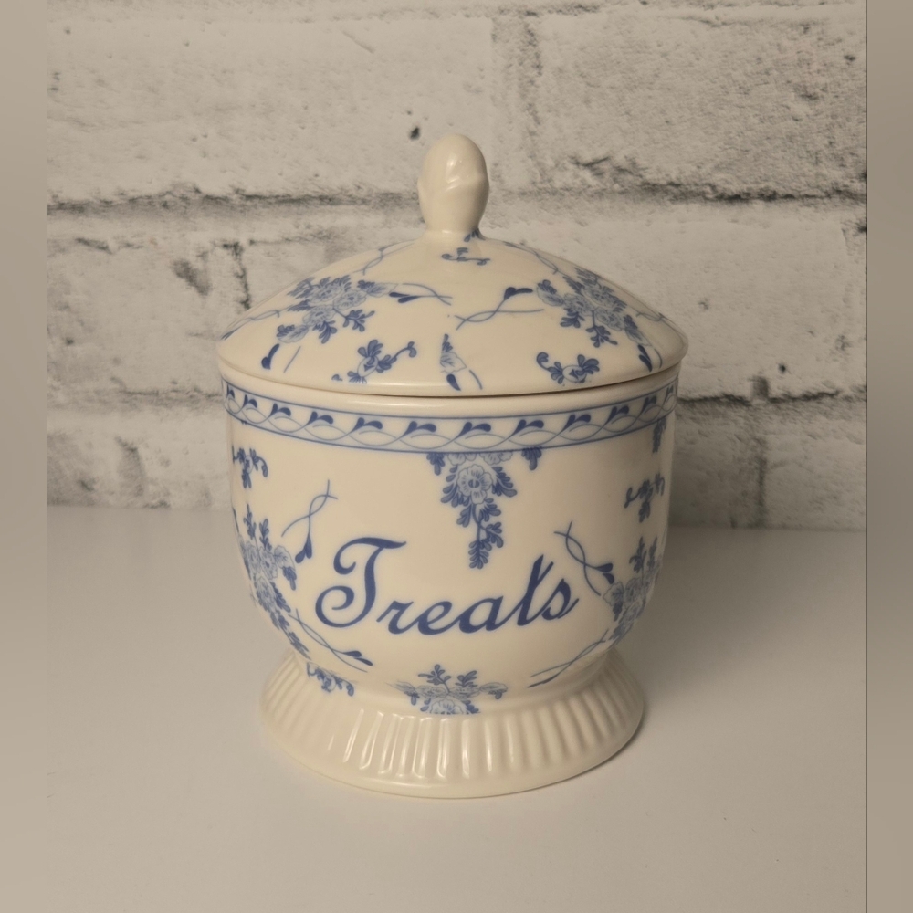 Vintage Skye McGhie Aristopets Dog Treat Jar Blue White Ceramic Canister w Lid